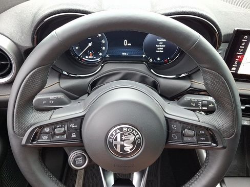 New 2025 Alfa Romeo Tonale w/ Active Assist Package image 9