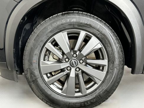 Used 2025 Nissan Pathfinder SV image 11