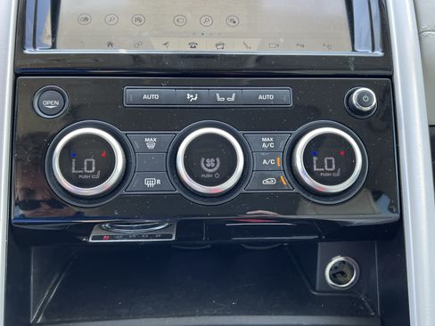 Used 2019 Land Rover Discovery HSE AWD/4WD image 30
