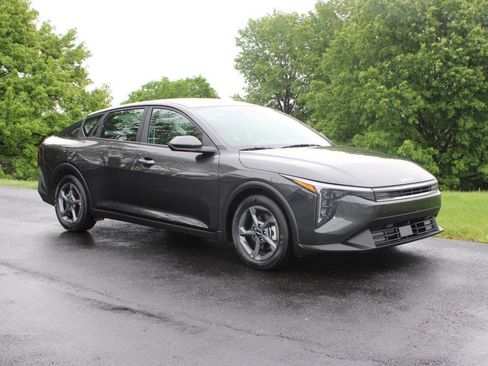 Used 2025 Kia K4 FWD image 1