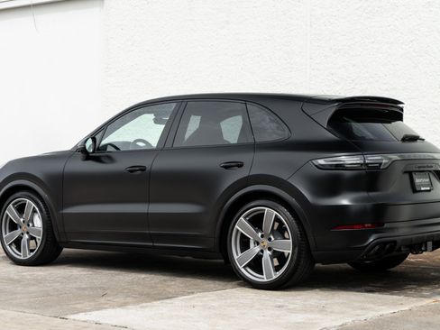 Used 2023 Porsche Cayenne Turbo AWD/4WD image 4