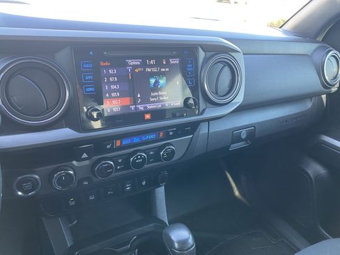 Used 2017 Toyota Tacoma TRD Off-Road image 13