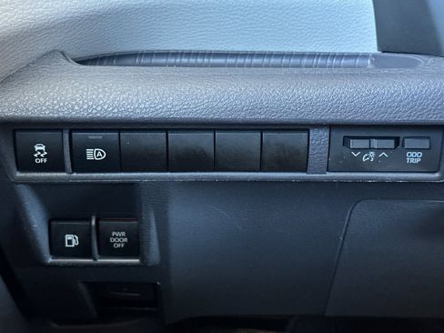 Certified 2022 Toyota Sienna XLE image 33