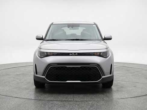 Used 2025 Kia Soul LX w/ LX Technology Package FWD image 2