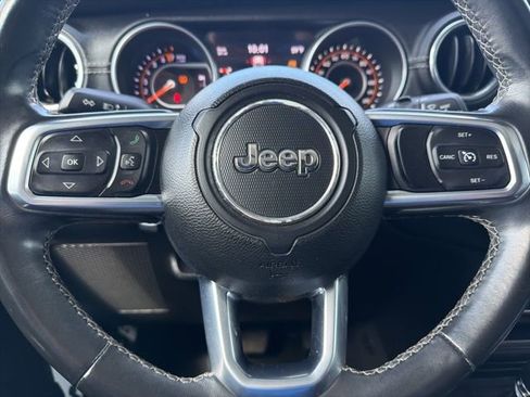 Used 2018 Jeep Wrangler Unlimited Sahara AWD/4WD image 11