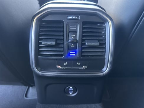 New 2026 Porsche Macan AWD/4WD image 31