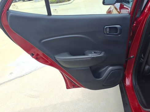 Used 2025 Hyundai Venue Limited FWD image 15