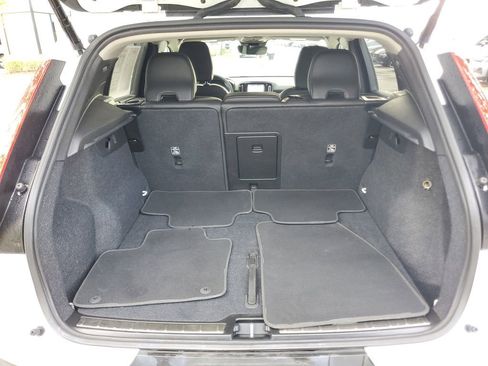 Certified 2025 Volvo XC40 B5 Plus AWD/4WD image 9