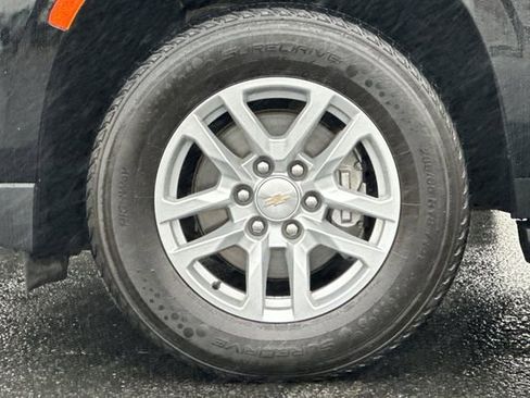 Used 2023 Chevrolet Suburban LT image 35