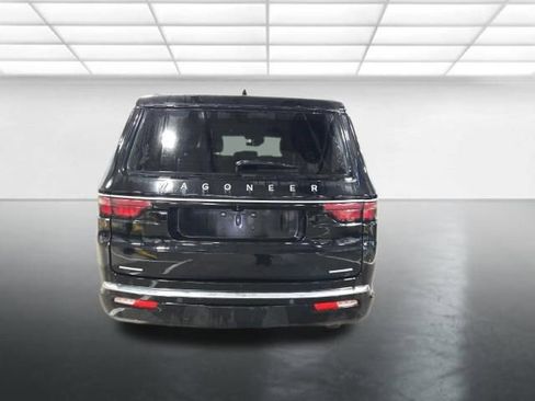 Used 2023 Jeep Wagoneer Series III w/ Preferred Equipment Group AWD/4WD image 5
