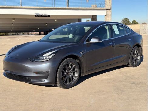 Used 2018 Tesla Model 3 image 3