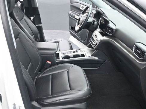 Used 2022 Ford Explorer XLT w/ Equipment Group 202A image 26