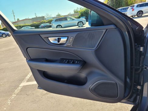 Used 2025 Volvo V60 B5 Cross Country Plus image 15