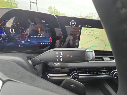 New 2025 Chevrolet Equinox LT w/ Convenience Package II image 16