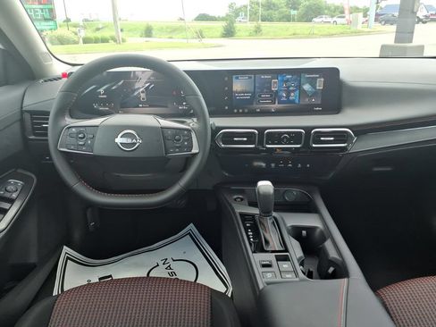 New 2026 Nissan Sentra SR w/ Floor Mat Package FWD image 15