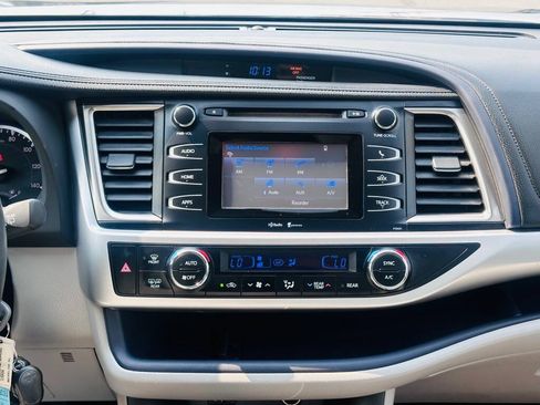 Used 2015 Toyota Highlander Plus FWD image 12