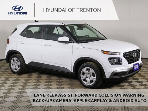 Used 2020 Hyundai Venue SE image 1