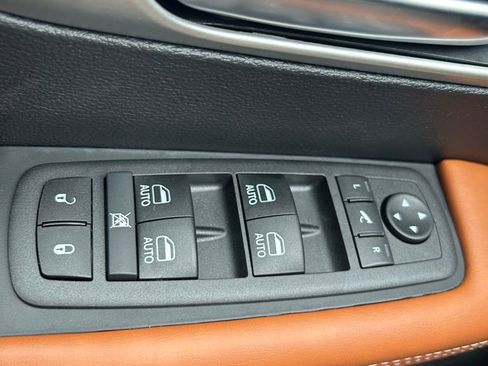 New 2026 Chrysler Pacifica Pinnacle image 16