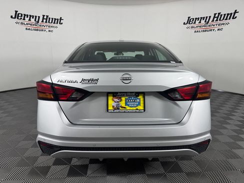 Used 2025 Nissan Altima 2.5 SV FWD image 7