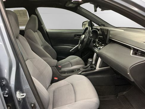 Used 2025 Toyota Corolla Cross AWD Hybrid w/ Moonroof Package image 15