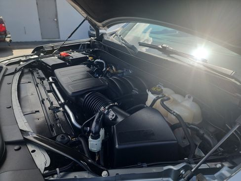 Used 2023 Chevrolet Suburban Premier image 15