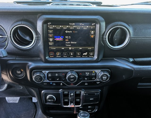 Used 2023 Jeep Wrangler Unlimited Sahara w/ Cold Weather Group AWD/4WD image 15