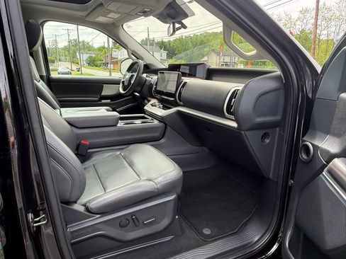 Used 2025 Ford Expedition Active AWD/4WD image 25