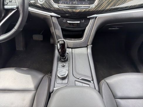 Used 2023 Cadillac XT6 Premium Luxury AWD/4WD image 17