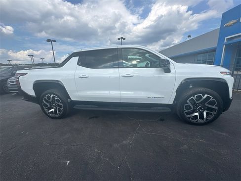 New 2024 Chevrolet Silverado EV RST image 5