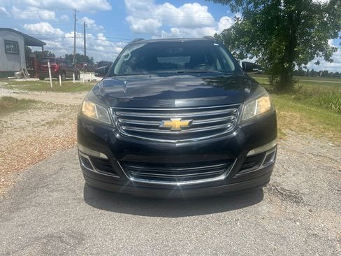 Used 2014 Chevrolet Traverse LT FWD image 2