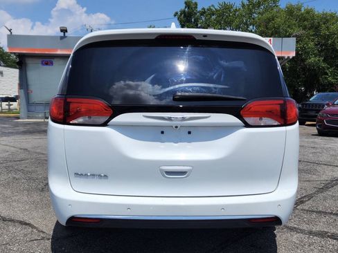 Used 2019 Chrysler Pacifica Touring-L FWD image 13