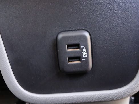 Used 2024 GMC Terrain SLE w/ Driver Convenience Package image 61