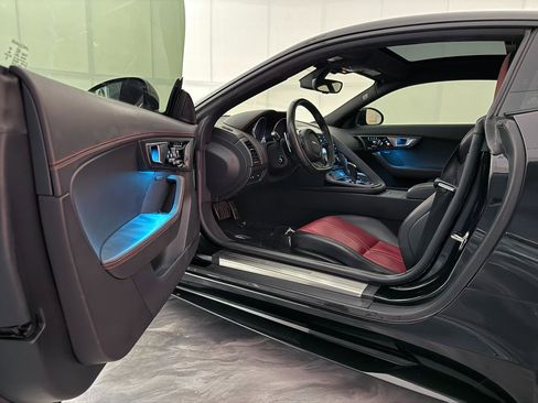 Used 2017 Jaguar F-TYPE R image 16