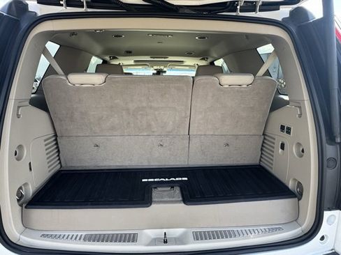 Used 2018 Cadillac Escalade Luxury w/ LPO, Radiant Package image 32