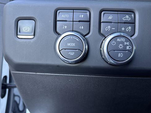 Used 2024 GMC Sierra 2500 Denali Ultimate image 18