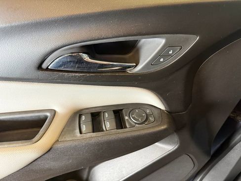 Used 2019 Chevrolet Equinox LS FWD image 19