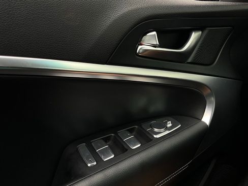 Used 2025 Genesis G70 2.5T image 21