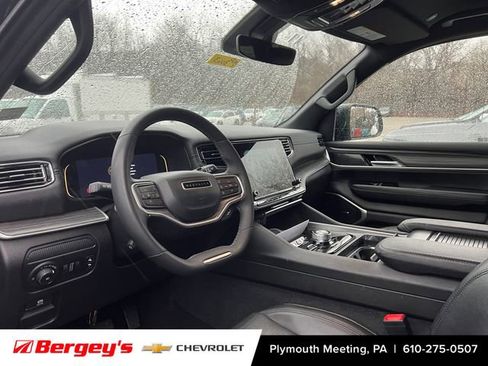 Used 2024 Jeep Wagoneer L Series II w/ Flexible Seating Group image 9