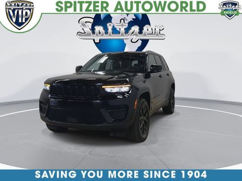 Used 2025 Jeep Grand Cherokee Altitude AWD/4WD image 4