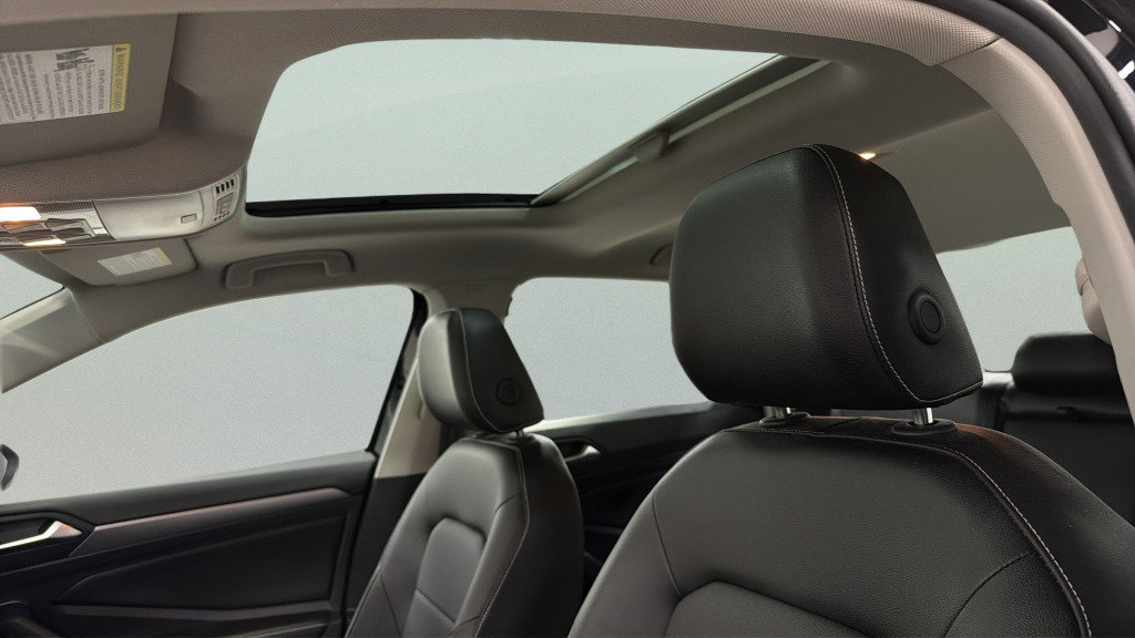 Certified 2023 Volkswagen Jetta SE w/ Panoramic Sunroof Package FWD image 21