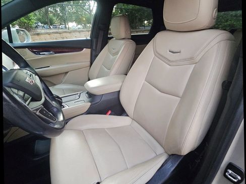 Used 2017 Cadillac XT5 Luxury w/ Driver Awareness Package image 14