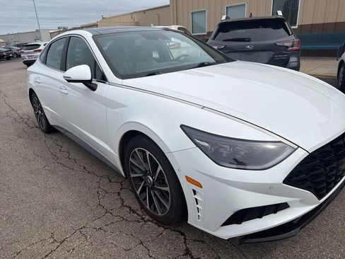 Used 2023 Hyundai Sonata Limited w/ Preferred Accessory Package FWD image 1