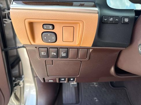 Used 2016 Lexus ES 350 w/ Luxury Package w/Wood Trim FWD image 24