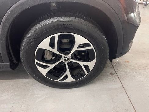 Used 2025 Mercedes-Benz GLC 350e 4MATIC image 26