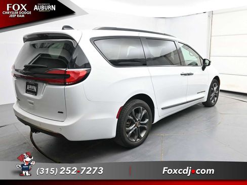 Used 2023 Chrysler Pacifica Touring-L w/ Road Tripper Package AWD/4WD image 16