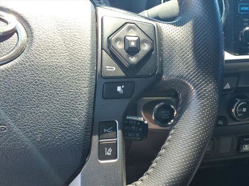 Used 2019 Toyota Tacoma TRD Sport AWD/4WD image 15