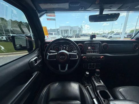 Used 2019 Jeep Wrangler Unlimited Sahara w/ Quick Order Package 24M Moab AWD/4WD image 10