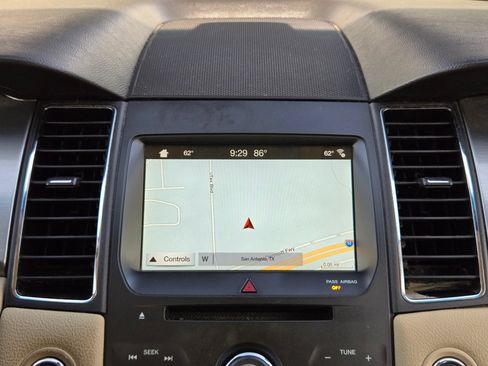 Used 2018 Ford Taurus SEL w/ Equipment Group 201A FWD image 17