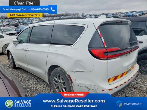 Used 2022 Chrysler Pacifica Touring image 3