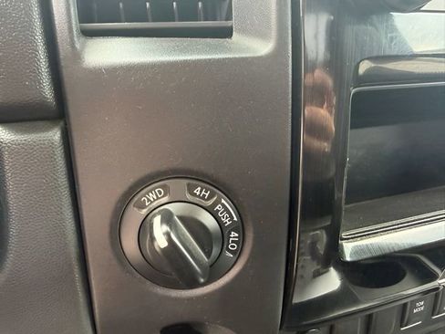 Used 2014 Nissan Titan SV w/ SV Value Truck Package AWD/4WD image 17